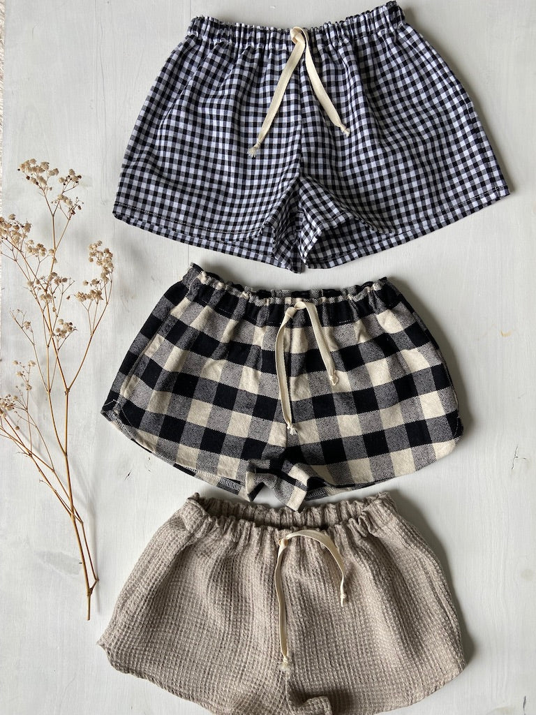 Short droit en petit Vichy Noir